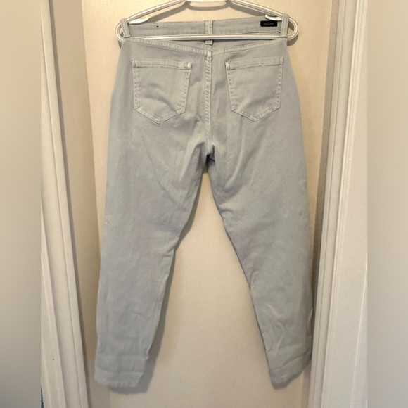 Light wash, skinny jeans - Picture 2 of 4